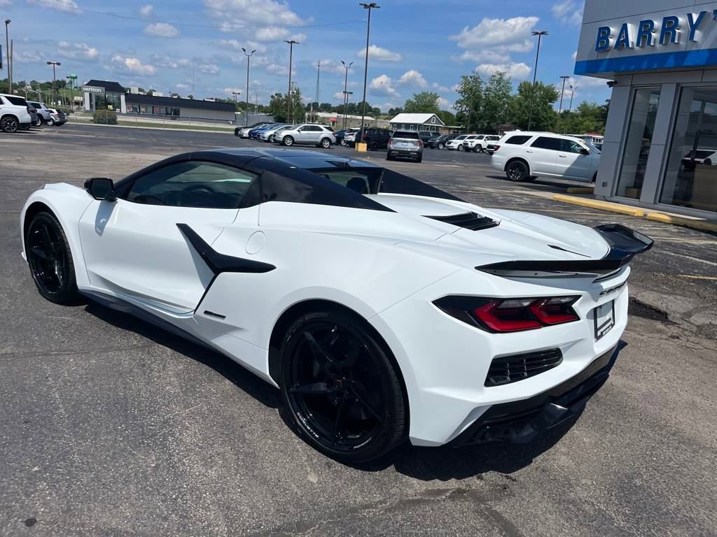 2025 Chevrolet Corvette E-Ray 2LZ photo 3