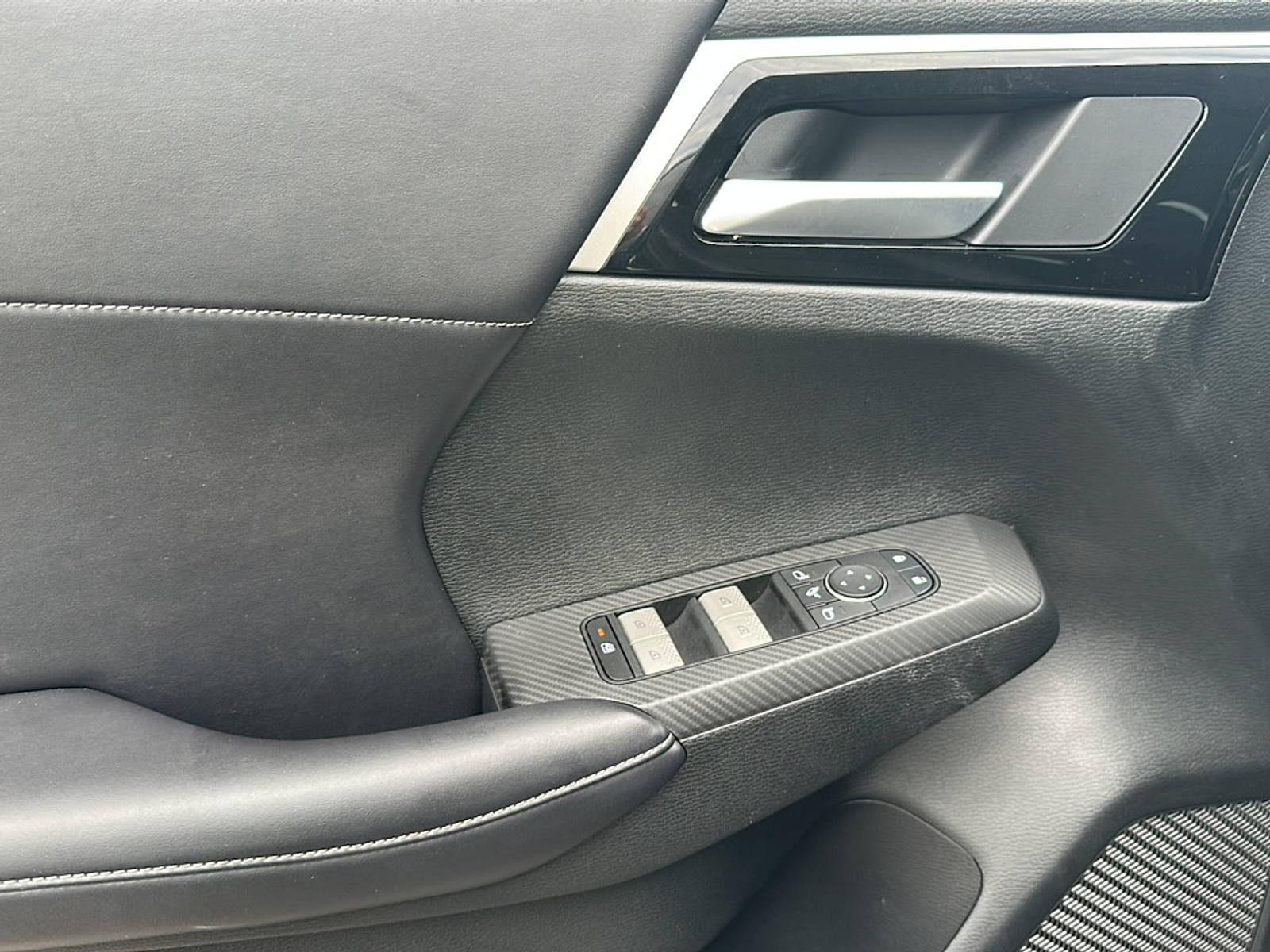 2024 Mitsubishi Outlander SE photo 3