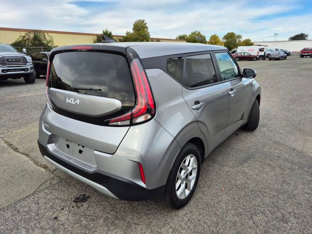 2024 Kia Soul LX S photo 2