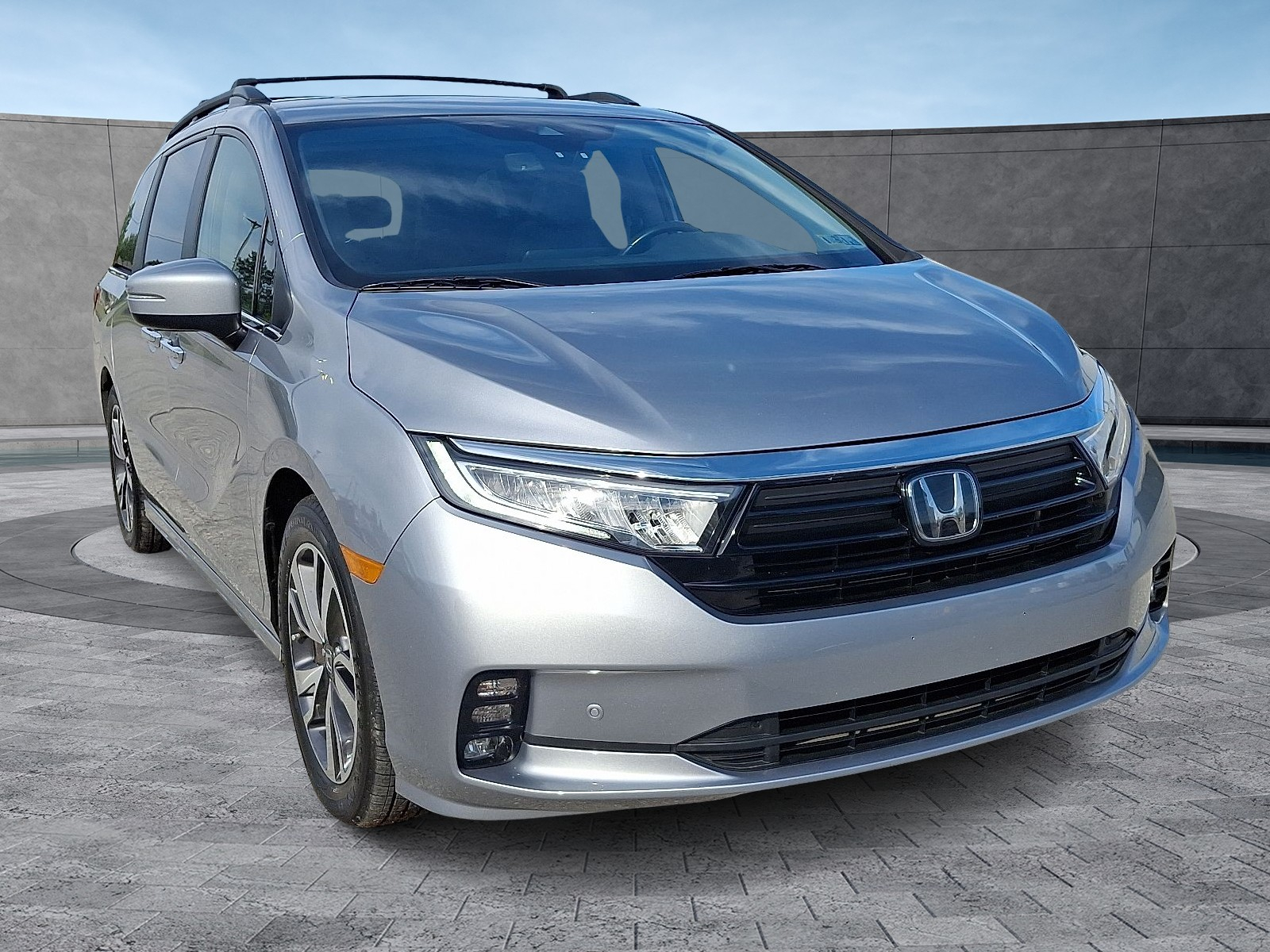 2021 Honda Odyssey Touring photo 2