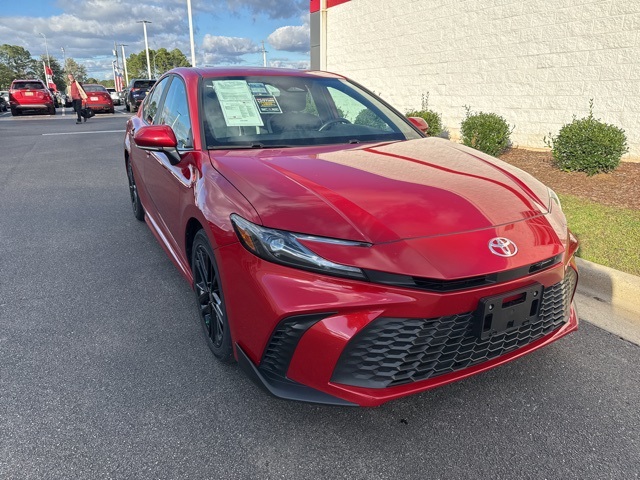 2025 Toyota Camry SE's photo