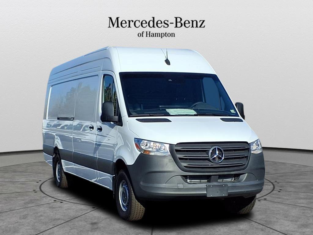 2024 Mercedes-Benz eSprinter Cargo Van Base's photo