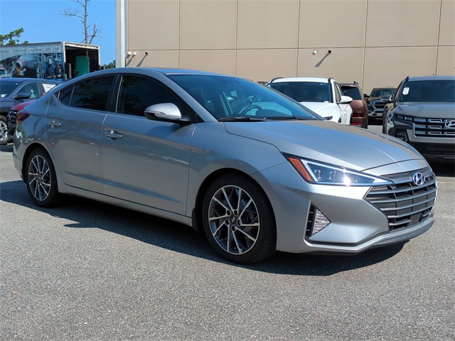 2020 Hyundai Elantra Limited photo 3