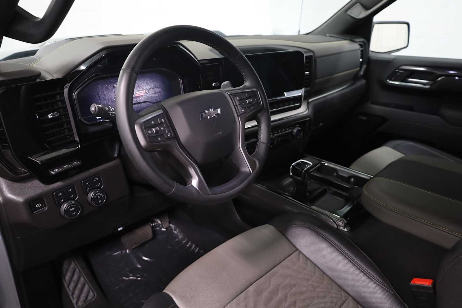 2024 Chevrolet Silverado 1500 ZR2 photo 3