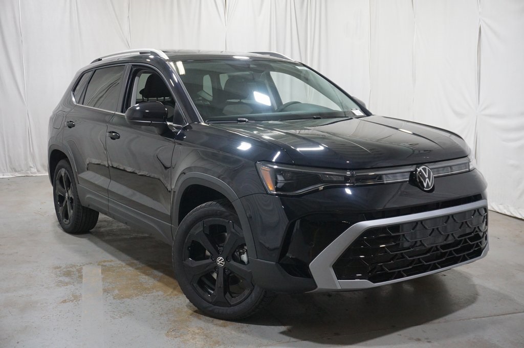 2025 Volkswagen Taos SEL photo 3