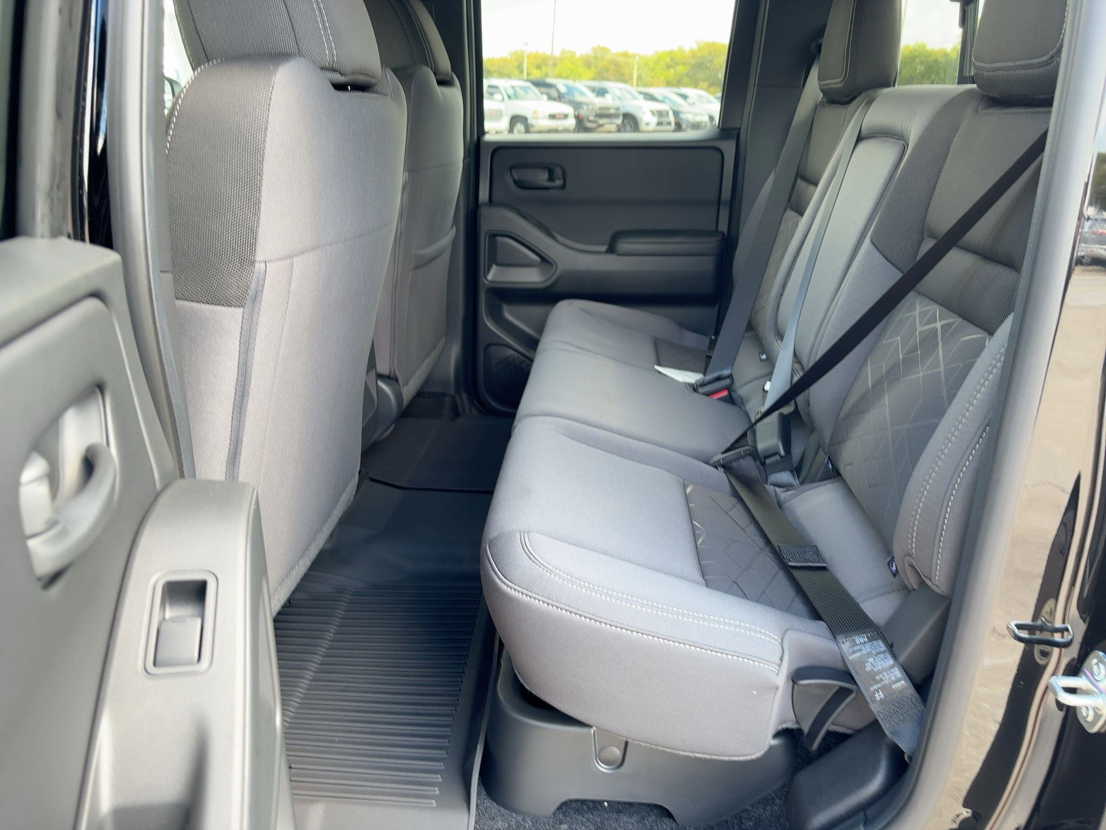 2026 Nissan Frontier SV photo 14