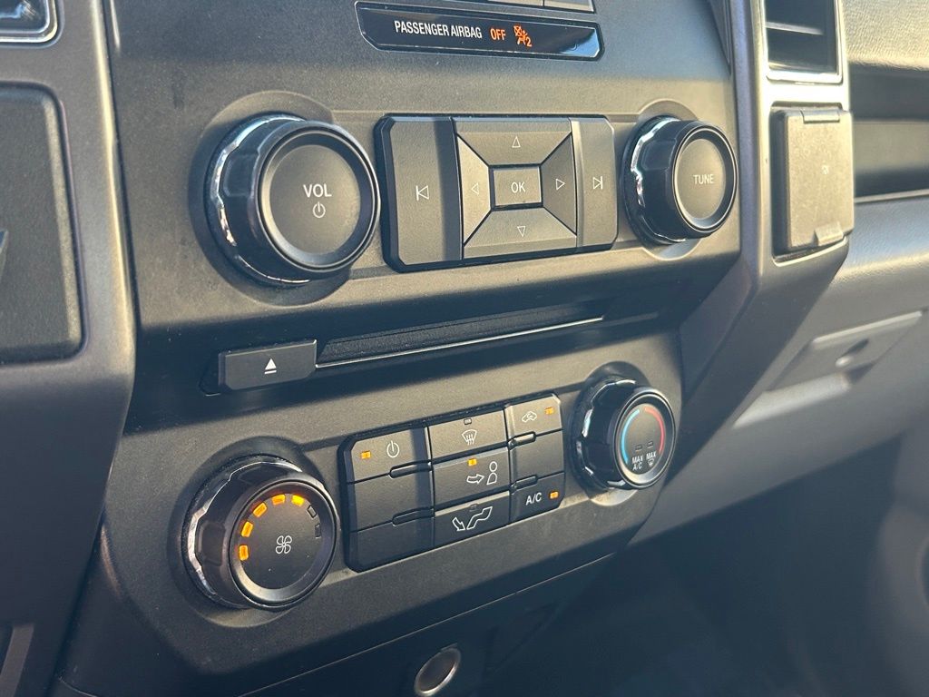 2017 Ford F-150 XLT photo 30