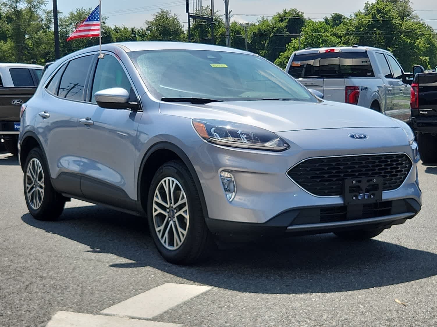 2022 Ford Escape SEL photo 2