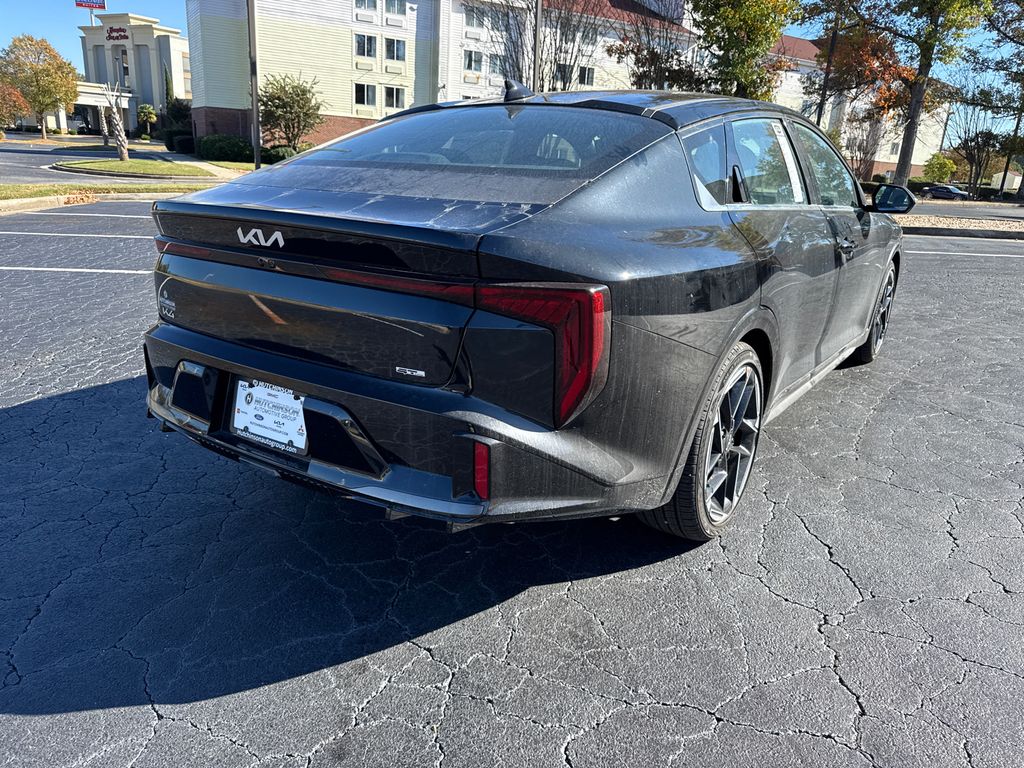 2025 Kia K4 GT-Line photo 3