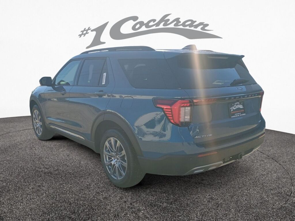 2025 Ford Explorer photo 5