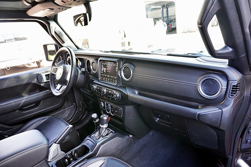 Certified Used 2021 Gray Jeep Overland image 12