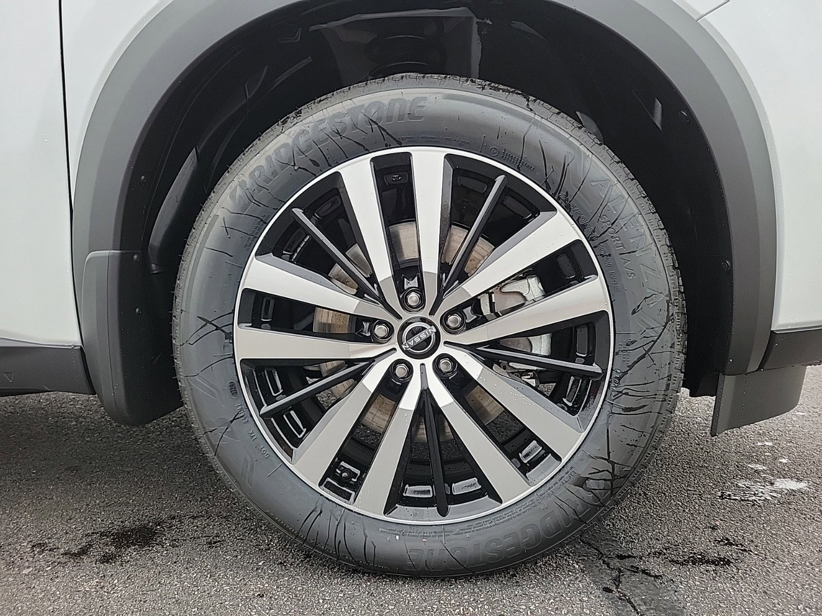 2025 Nissan Pathfinder Platinum photo 4