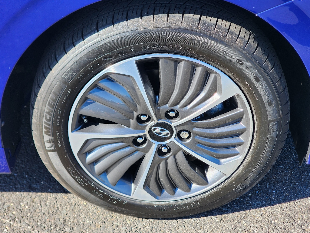 2021 Hyundai Ioniq Plug-In Hybrid SE photo 4