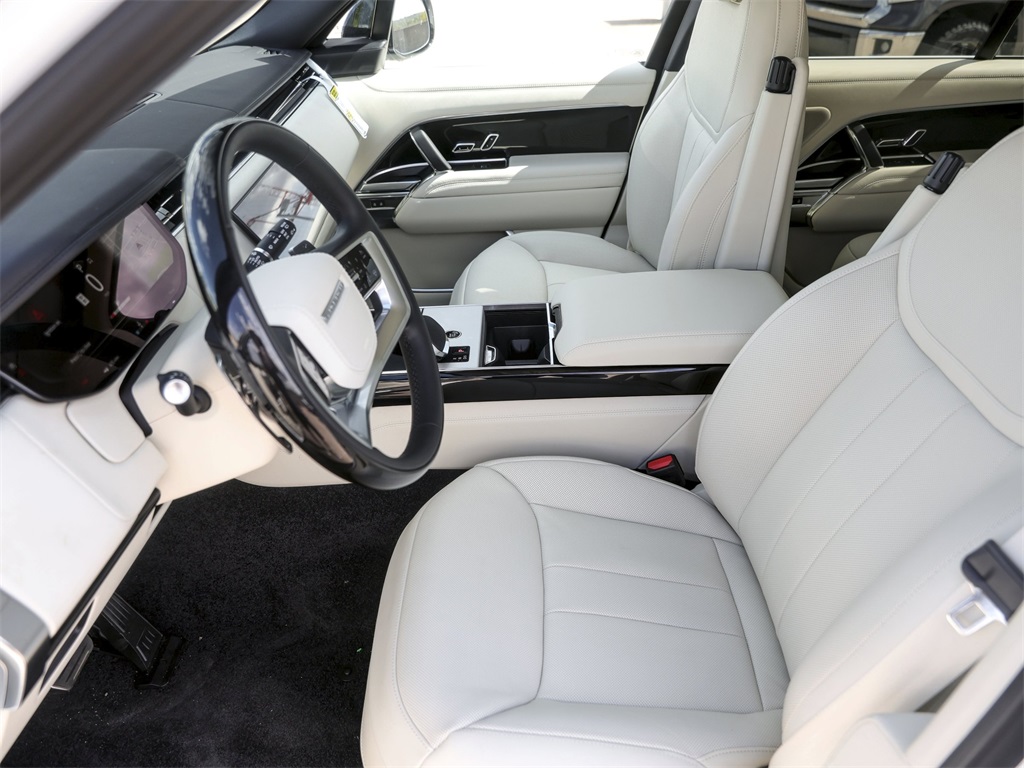 2025 Land Rover Range Rover SE photo 11