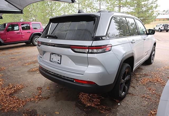 2025 Jeep Grand Cherokee Altitude photo 4