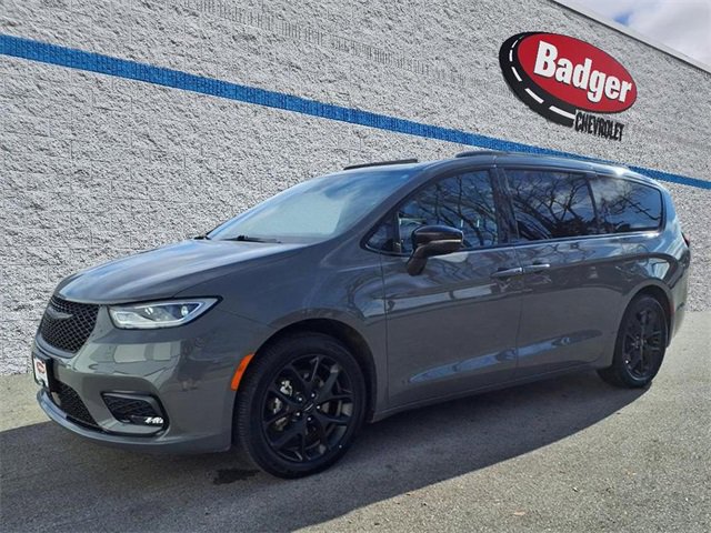 2025 Chrysler Pacifica Limited's photo