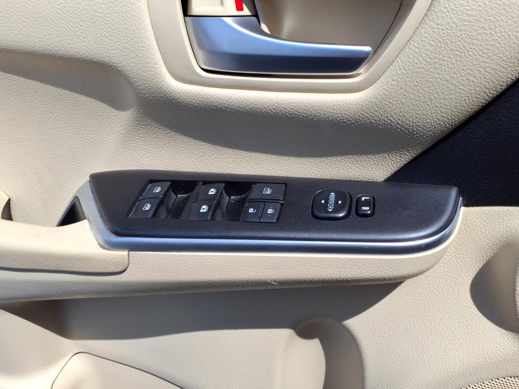 2015 Toyota Camry Hybrid LE photo 24