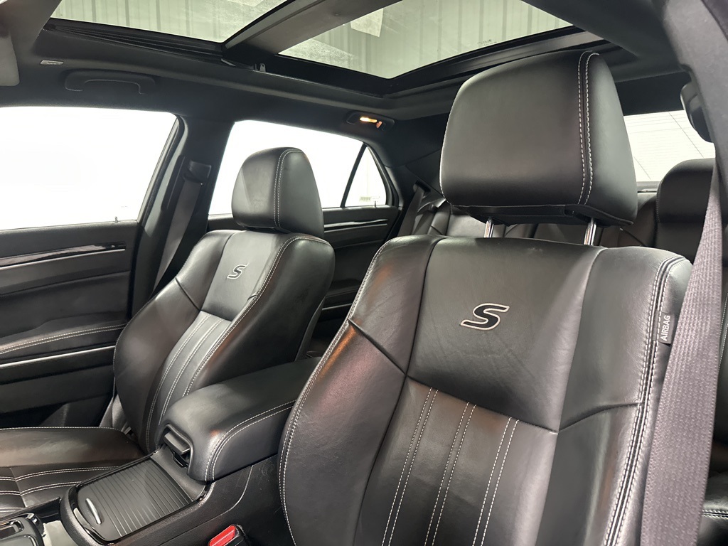 2022 Chrysler 300 S photo 17