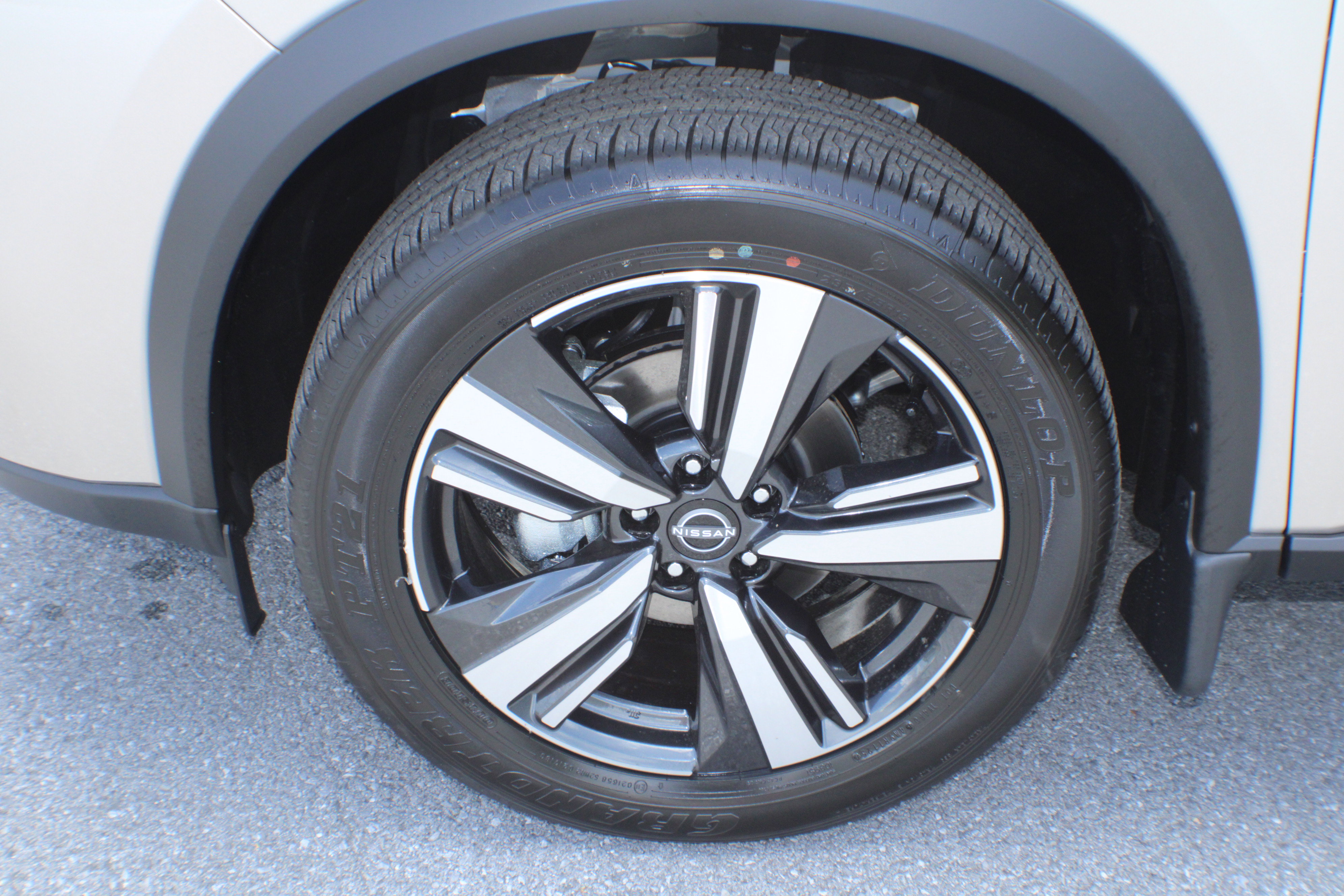 2025 Nissan Rogue SL photo 5