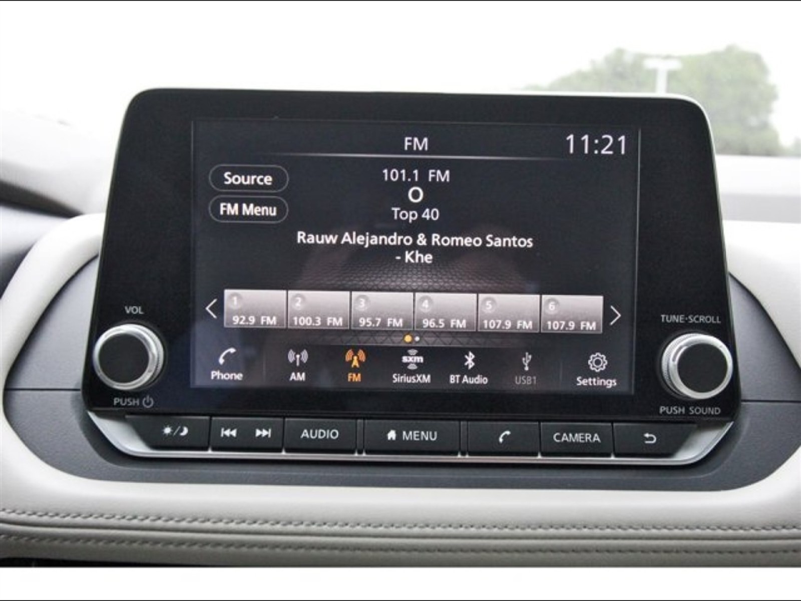 2021 Nissan Rogue SL White at TX Auto Group