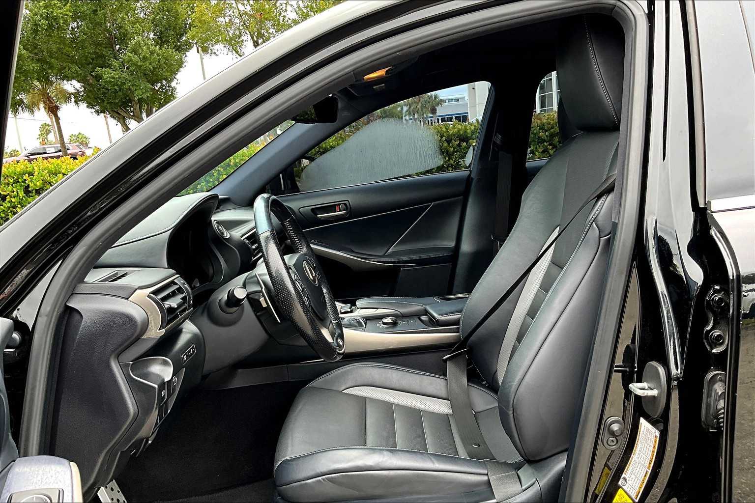 2020 Lexus IS 300 F SPORT photo 7