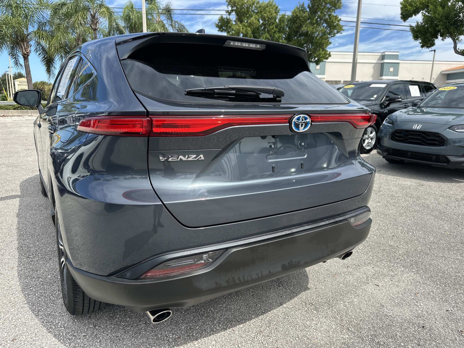 2023 Toyota Venza LE photo 8