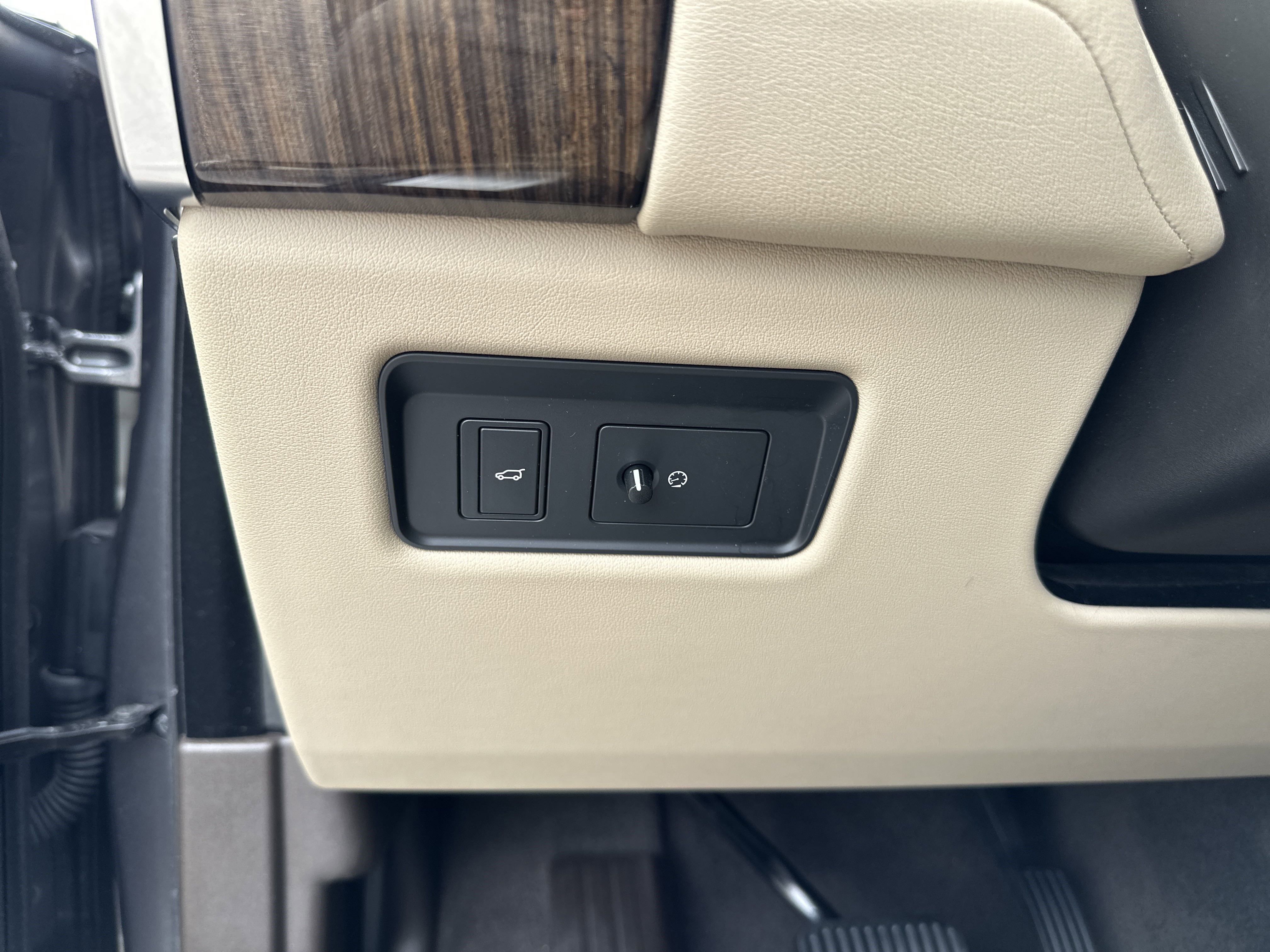 2016 Land Rover Range Rover Sport HSE photo 7