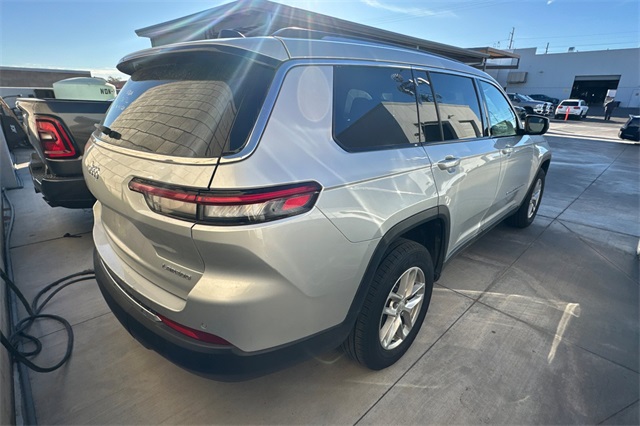 2023 Jeep Grand Cherokee Laredo photo 2