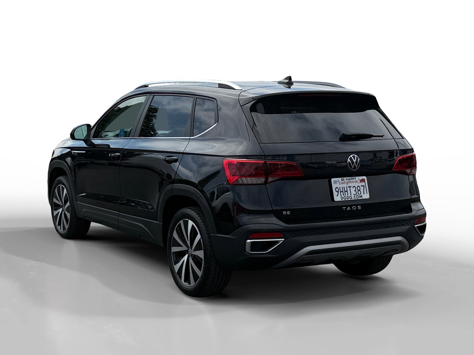 2022 Volkswagen Taos SE photo 2