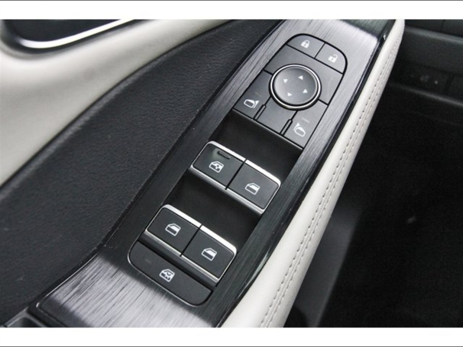 2021 Nissan Rogue SL White at TX Auto Group