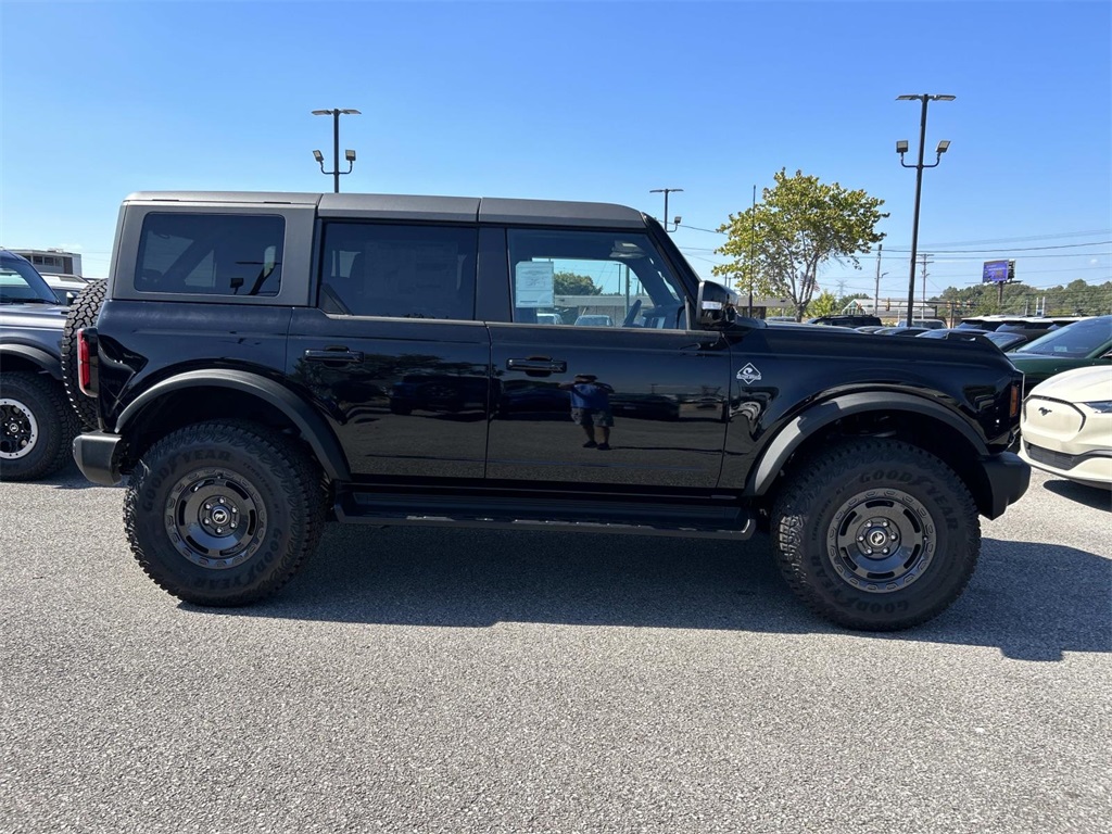 2025 Ford Bronco Outer Banks photo 3