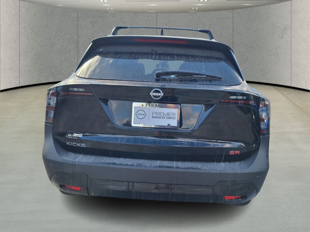 2026 Nissan Kicks SR photo 4