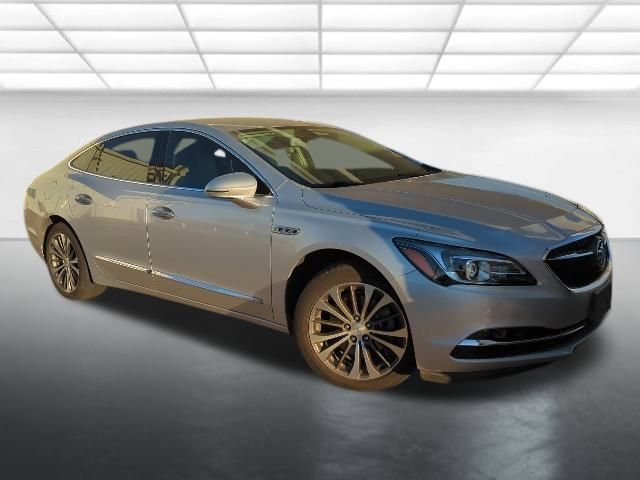 2017 Buick LaCrosse Essence's photo