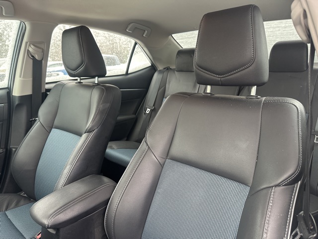 2015 Toyota Corolla LE photo 3