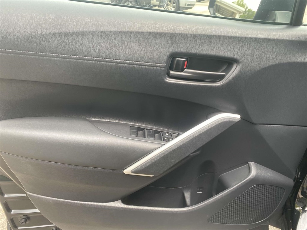 2024 Toyota Corolla Cross LE photo 14