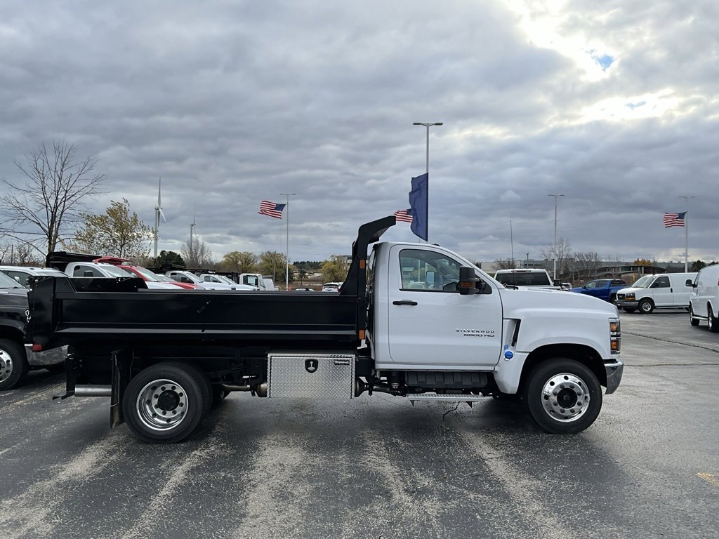2024 Chevrolet Silverado 5500HD Work Truck photo 2