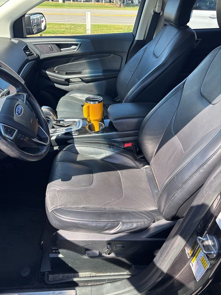 2017 Ford Edge Titanium photo 2