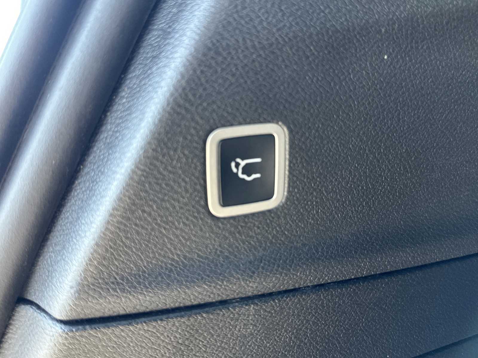 2020 Chrysler Pacifica Touring photo 16