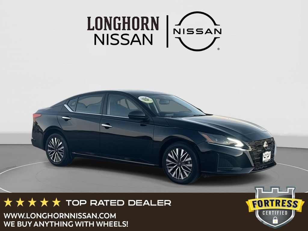 2024 Nissan Altima SV's photo