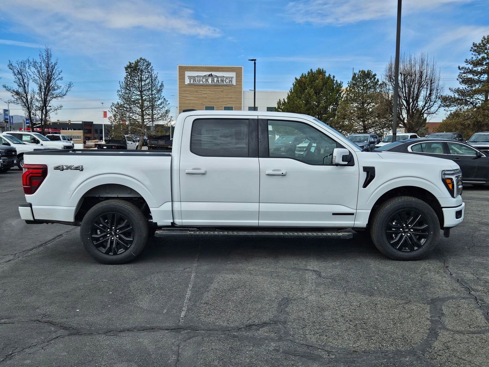 2025 Ford F-150 Lariat photo 2