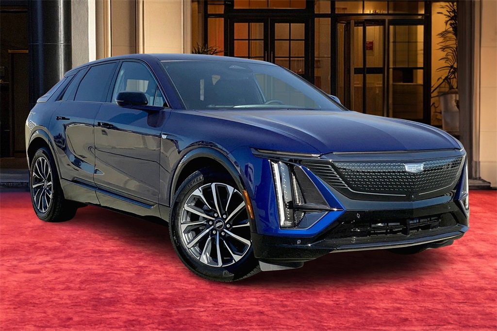 2025 Cadillac Lyriq Sport photo 2