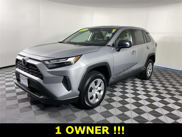 2023 Toyota RAV4 LE photo 3