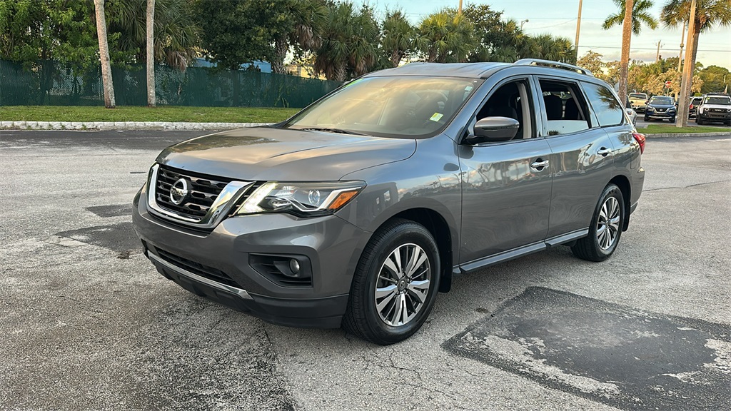 2020 Nissan Pathfinder SV photo 3
