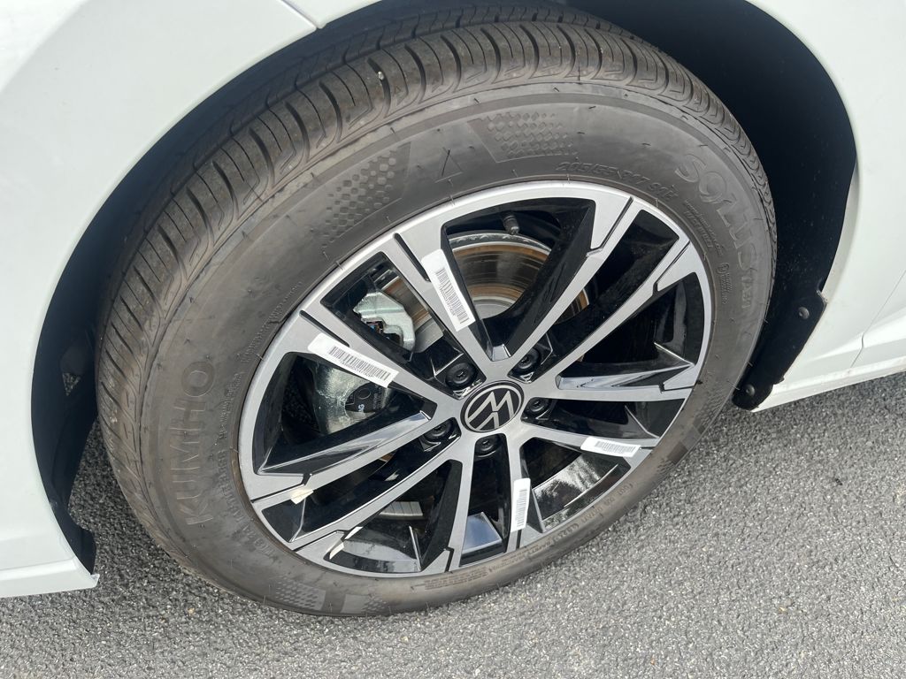 2025 Volkswagen Jetta 1.5T Sport photo 2