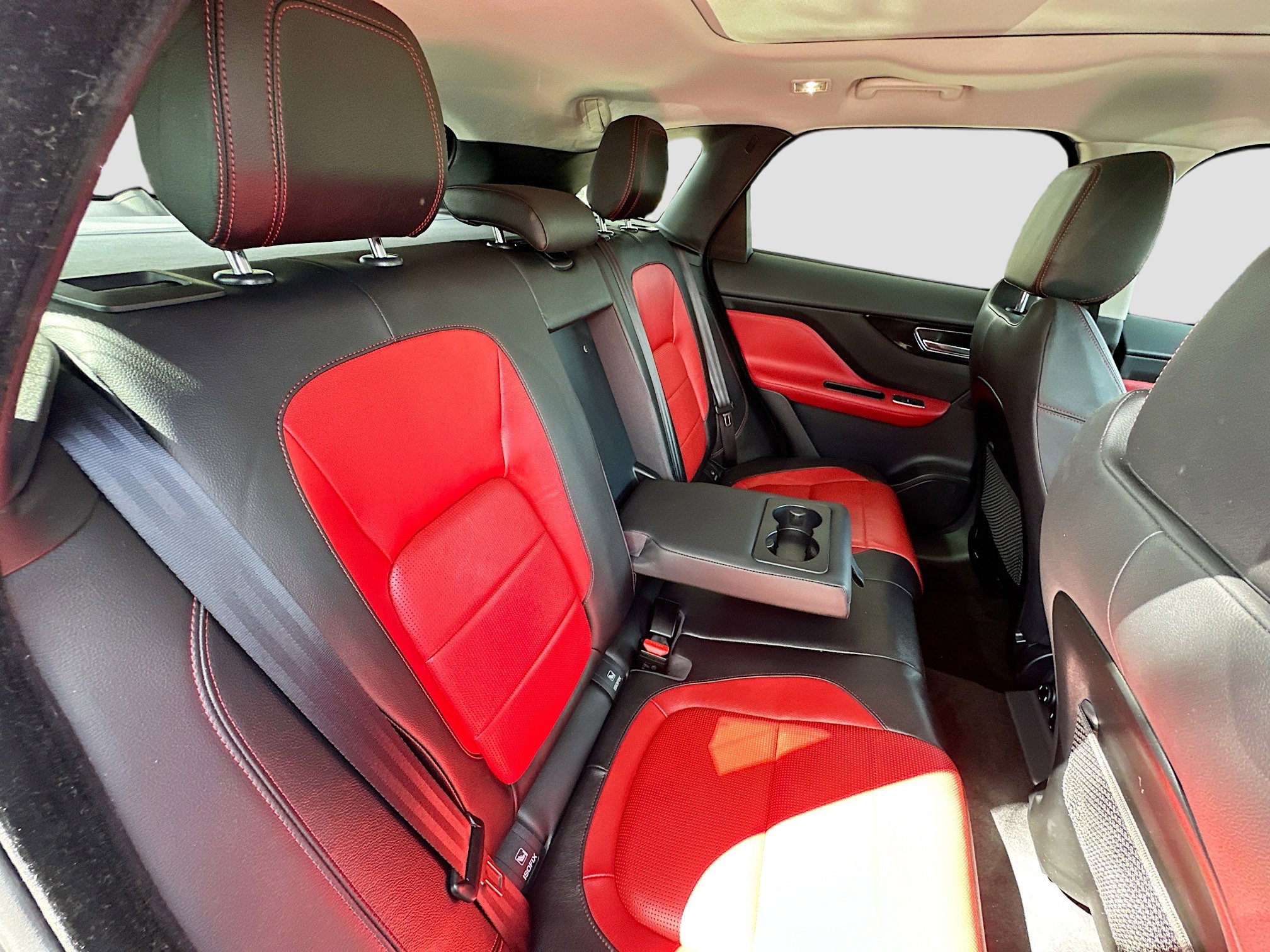 2018 Jaguar F-PACE R-Dynamic SE photo 28