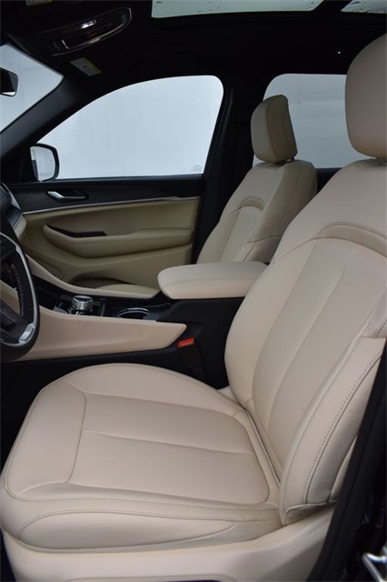 2025 Jeep Grand Cherokee Limited photo 4