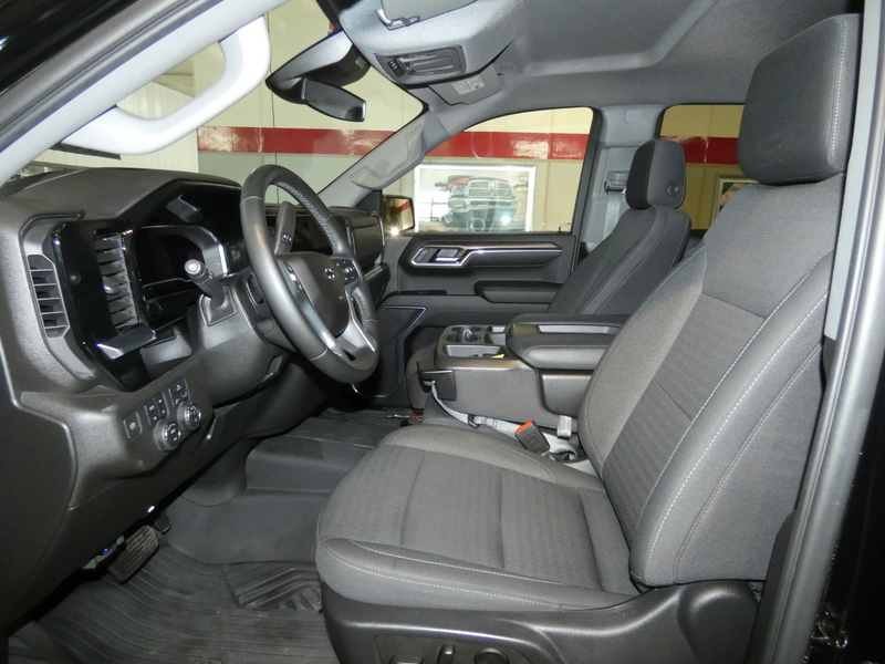 2023 Chevrolet Silverado 1500 RST photo 9