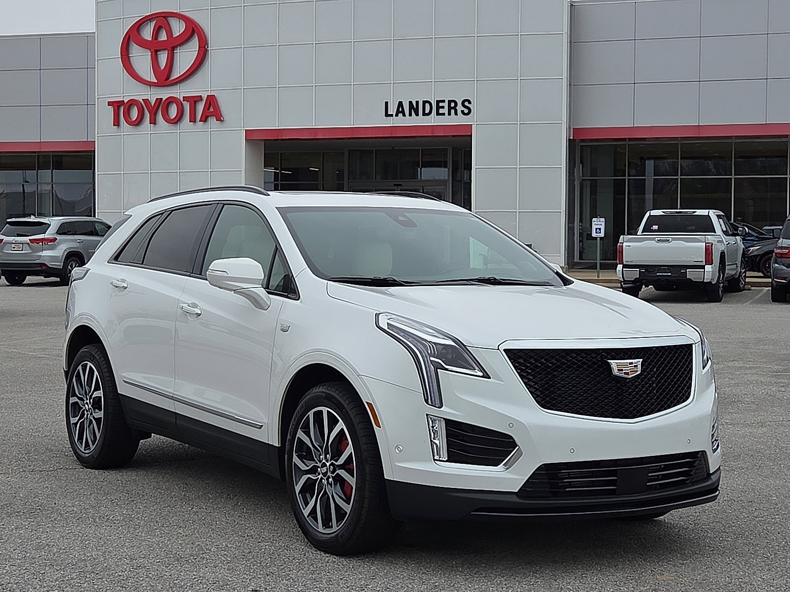 2025 Cadillac XT5 Sport's photo