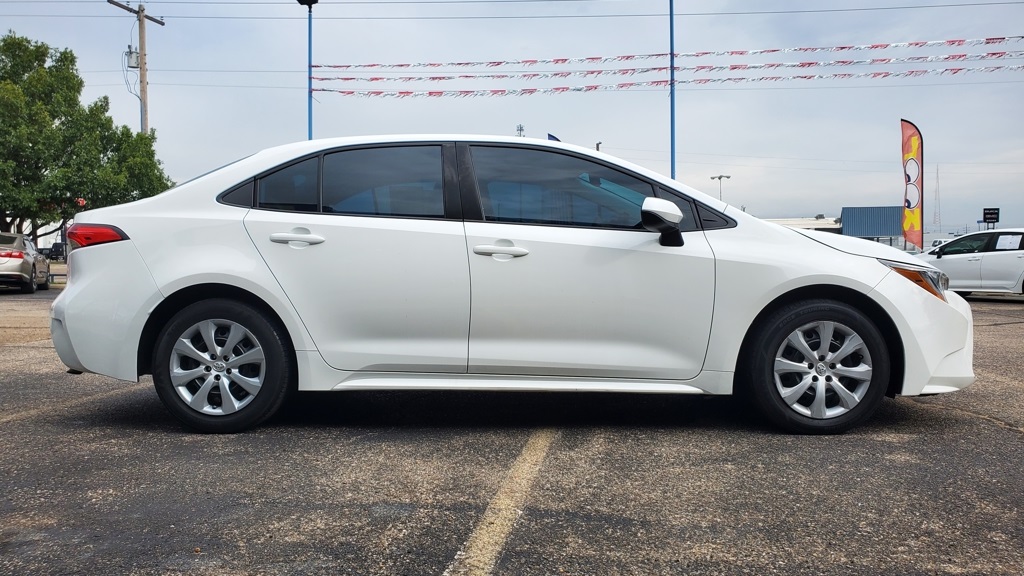 2022 Toyota Corolla LE photo 9