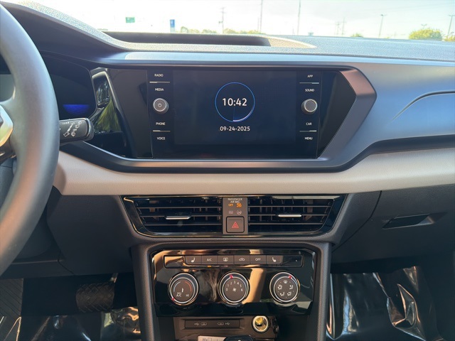 2023 Volkswagen Taos SE photo 10